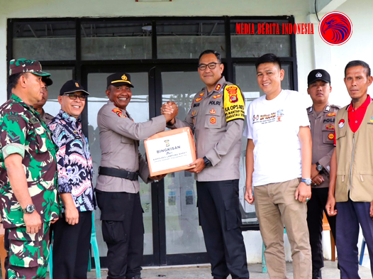 Kapolres Lampung Barat Laksanakan Pengecekan PPK dan Berikan Bingkisan Kepada Anggota yang Melaksanakan Pengamanan di PPK