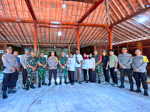 Pastikan Kesiapan TPS Kapolres Wonogiri Bersama Dandim Cek TPS di Wilayah Kabupaten Wonogiri