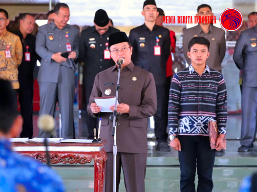 Pj Bupati Nukman Lantik Tenaga Fungsional dan Kepala Sekolah Sekaligus Lepas Dua Pimpinan Pratama