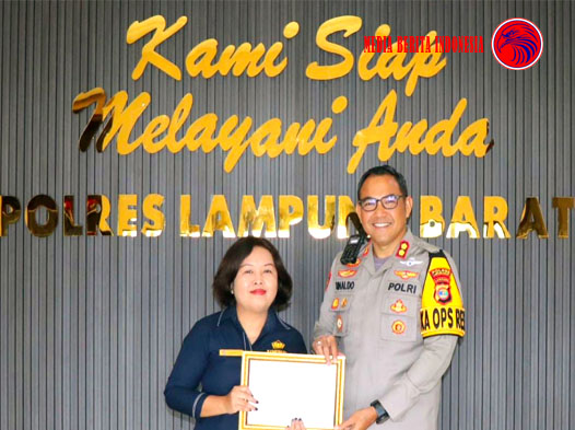 Kapolres Lampung Barat Menerima Penghargaan dari KPPN Liwa