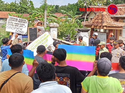 Kemusu inginkan kadesnya turun jabatan gegara dugaan selingkuh