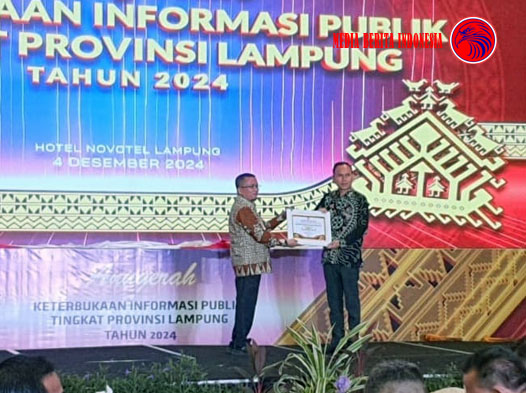 Terima Anugrah Menuju Informatif