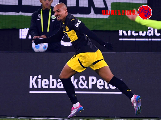 Aston Villa Merekrut Penyerang Belanda Malen dari Borussia Dortmund