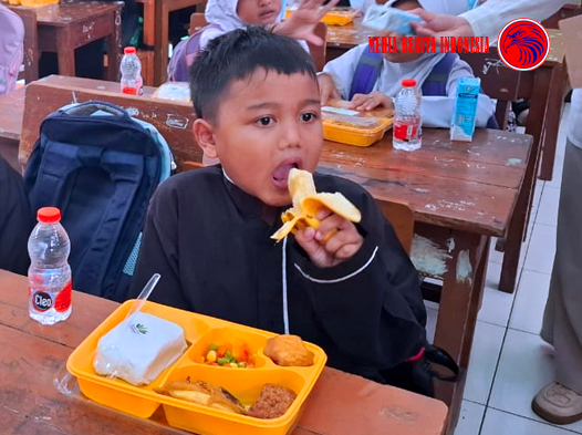 Distribusikan Ribuan Paket Makan Bergizi Gratis Pupuk Kujang ke Sekolah di Karawang