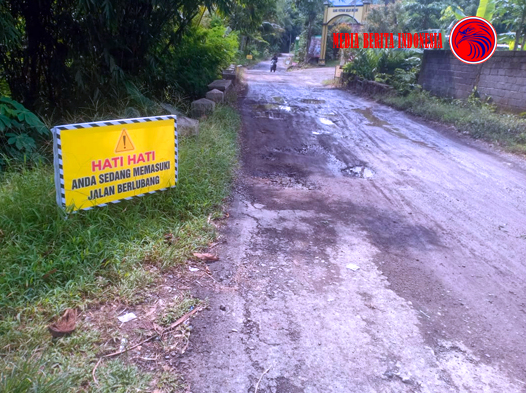 Jalan Daerah Penghubung Desa Senden-Kampak Trenggalek Rusak Parah