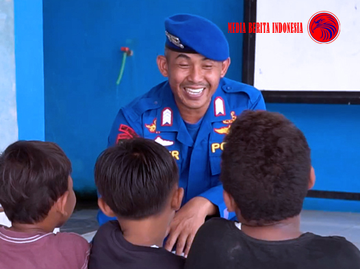 Langkah Kecil Aipda Bambang untuk Anak Pesisir