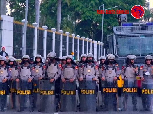 Personel APH Amankan Unjuk Rasa di Depan Kedubes AS