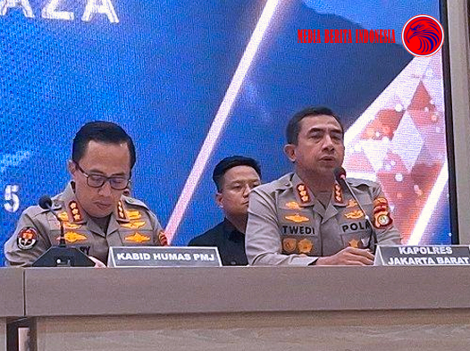 Polisi Melakukan Sesi Olah TKP Kebakaran Glodok Plaza Usai Proses Penyisiran
