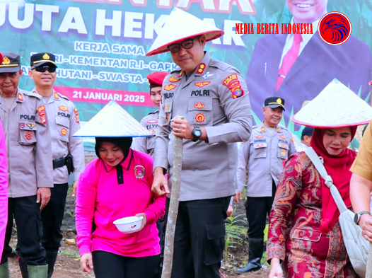 Polres Lampung Barat Laksanakan Penanaman Jagung Serentak 1 Juta Hektar Dalam Rangka Mewujudkan Swasembada Pangan