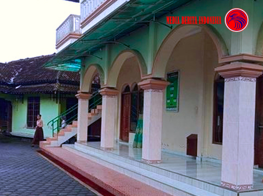 Seorang Pria Magelang Sandera Keluarga di Masjid Ancam Akan Bunuh Pakai Sajam
