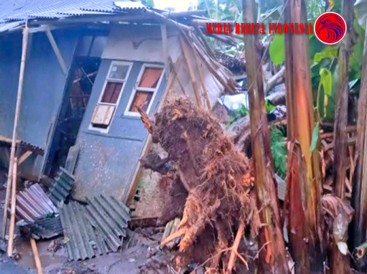 Akibat Angin Kencang Puluhan Rumah Rusak di Tasikmalaya
