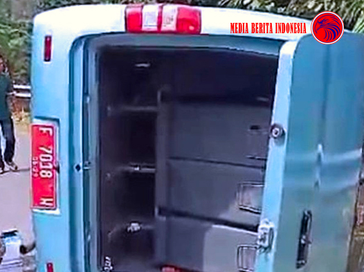 Bus Milik Pemkab Cianjur di Letter S Cikidang