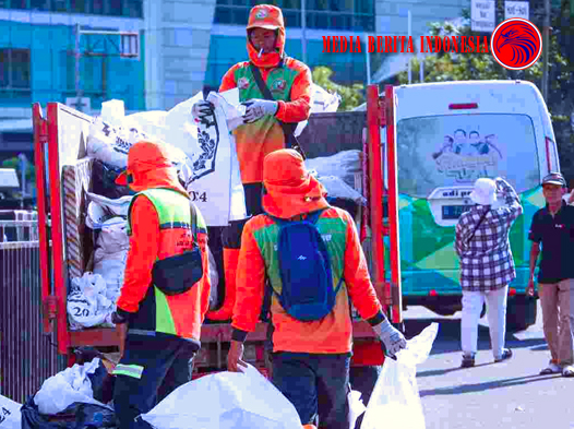 DLH DKI Siagakan Petugas Selama 3 Sif