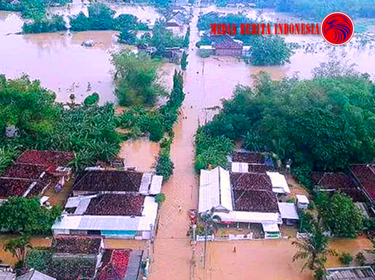 Kali Lamong Meluap Dua Kecamatan di Gresik Tergenang