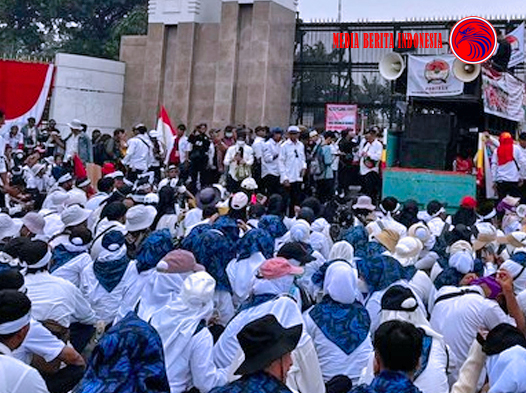 Lalu Lintas Depan DPR Padat Imbas Demo Honorer