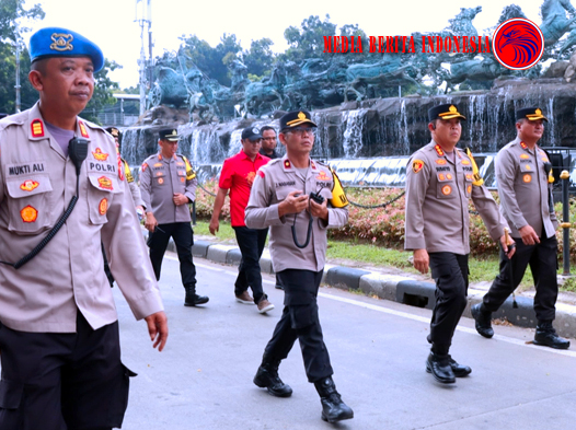 Mahasiswa Demo di Patung Kuda Jakarta