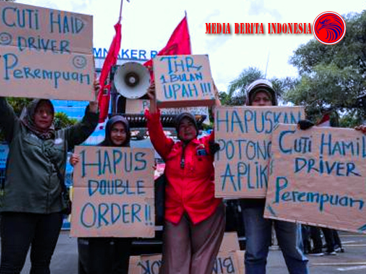 Pengemudi Ojek Online Demo di Kantor Kemenaker