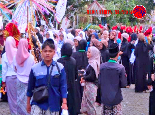 Ratusan Santri Ramaikan Pawai Menyambut Ramadhan 1446 H
