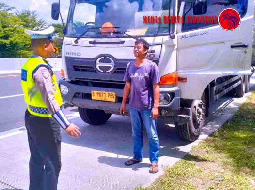 Upaya Humanis Petugas PJR Ditlantas Polda Jateng Tanamkan Kesadaran Jaga Keselamatan dan Cegah Kecelakaan di Jalan Tol