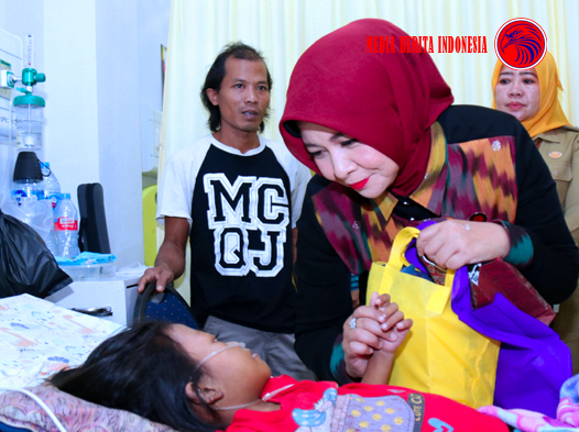 Windy Terus Berikan Semangat kepada Para Pasien Kanker di Pontianak