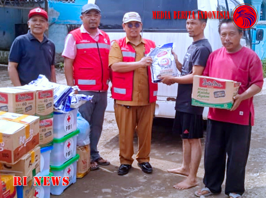 PMI Kota Padangsidimpuan Serahkan Bantuan