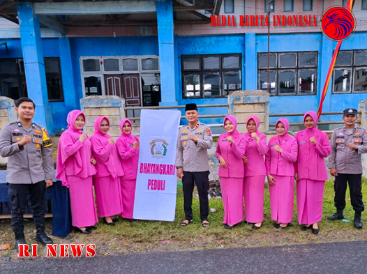 Pembagian Takjil dan Buka Puasa bersama Polsek Pancung Soal bersama Bhayangkari Ranting Pancung Soal