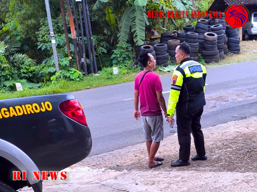 Polisi Lakukan Olah TKP Usai Pemotor Jatuh Meninggal Tertabrak L300 di Ngadirojo