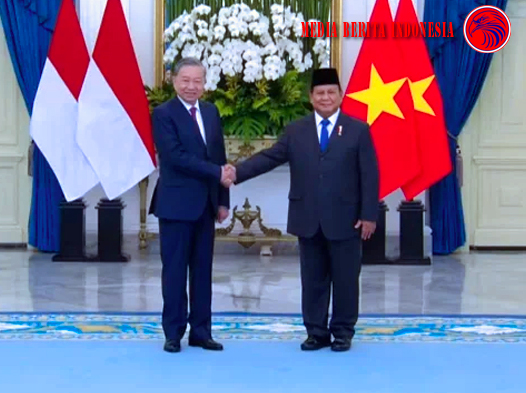 Presiden Prabowo Menerima Kunjungan Sekjen PKV To Lam di Istana Merdeka