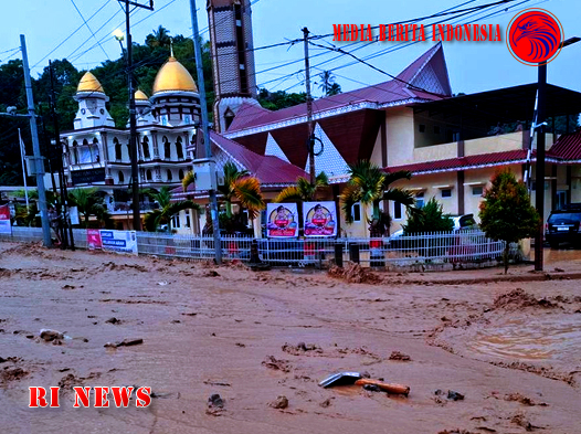 Wisata Parapat di Terjang Banjir Bandang yang Sangat mengerikan