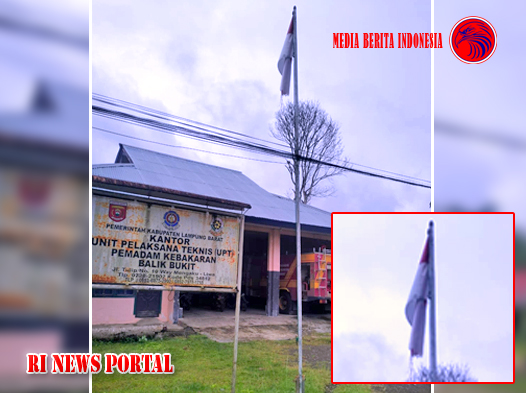 Robek Berkibar di Kantor UPT Damkar Balik Bukit