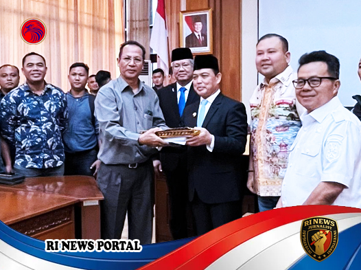 Bupati Melawi Dorong Aspirasi Petani Sawit Mandiri hingga ke Gubernur Kalbar