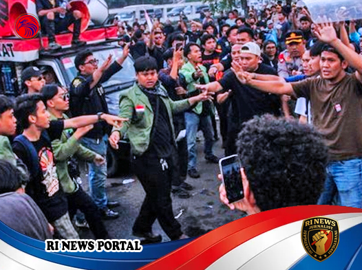 Jurnalis Foto ANTARA Jadi Korban Pemukulan Aparat Saat Meliput Demo di DPR