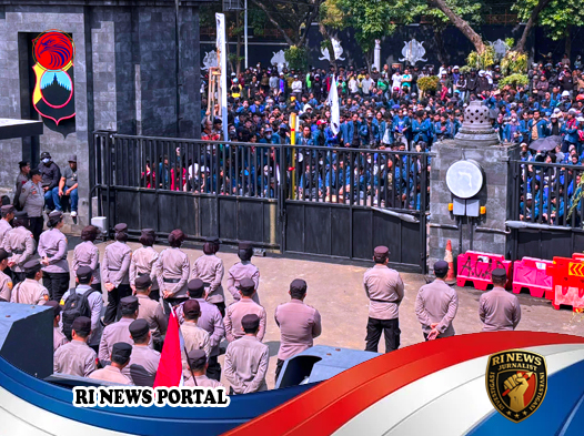Mahasiswa Undip Semarang Gelar Aksi Damai di Depan Mapolda Jateng, Sampaikan Aspirasi dengan Tertib