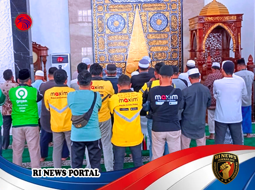 Ratusan Warga dan Komunitas Ojol Padangsidimpuan Gelar Sholat Ghaib untuk Almarhum Affan Kurniawan