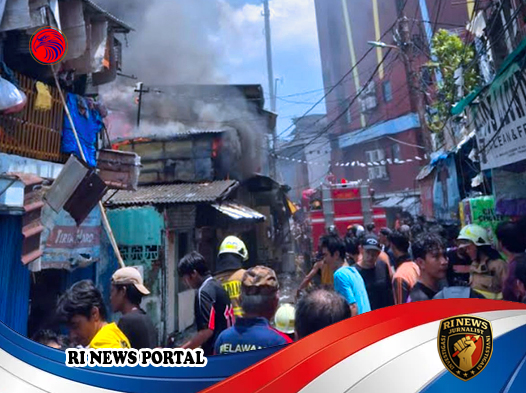 Kebakaran Hebat Landa Permukiman Taman Sari Warga Bersatu Hadapi Kobaran Api
