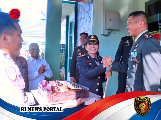 Kejutan Kue Ulang Tahun dari Polres Lampung Timur untuk Kodim 0429