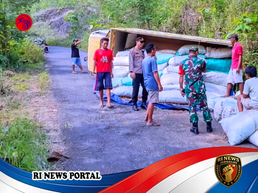 Truk Kunyit Terguling di Alas Tunggangan Wonogiri
