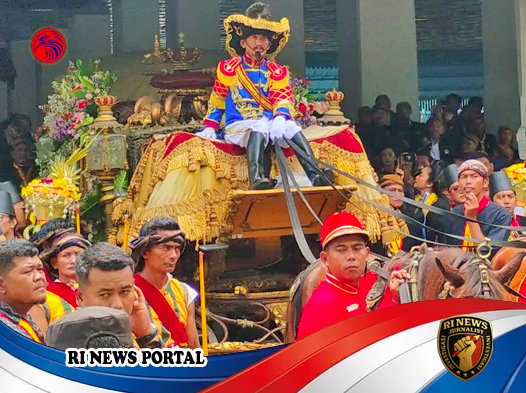 Kirab Ageng Jumenengan PB XIV