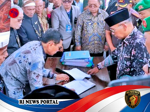 Penyerahan Simbol Pahlawan Nasional Tuan Rondahaim Saragih Garingging