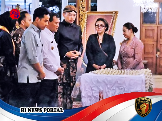 Wapres Gibran Hadiri Penghormatan Terakhir Pakubuwono XIII di Karaton Surakarta