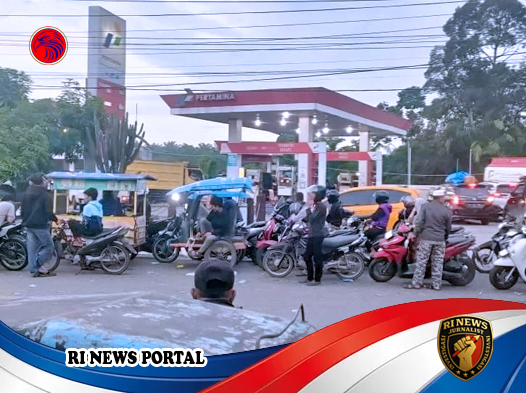 Banjir dan Longsor Picu Antrean Kilometeran Meski Pasokan Telah Tiba