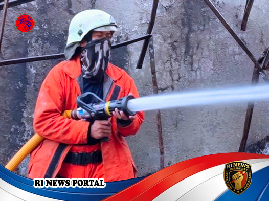 Kebakaran di Permukiman Padat Kapuk Muara