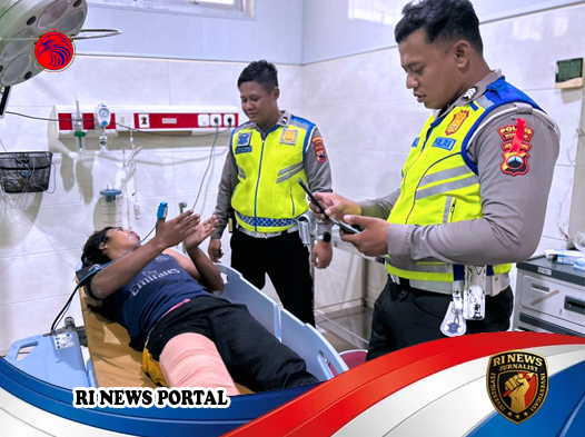 Pengemudi Diduga Hilang Kendali akibat Jalan Licin Pascahujan