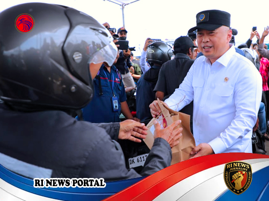 Peninjauan dan Pembagian Paket di Pelabuhan Gilimanuk