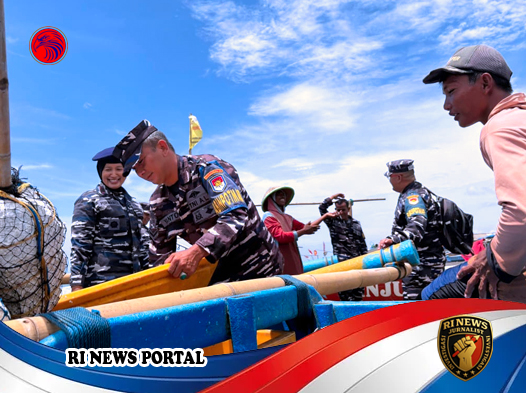 TNI AL Samas Gelar Komsos di Pantai Depok
