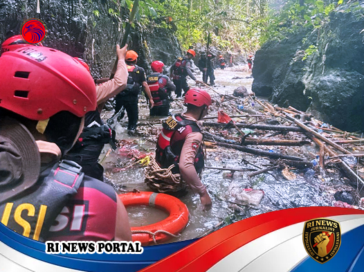 Dedikasi Unit Penyelamat Bali dalam Misi Menemukan Ibu-Anak Korban Banjir