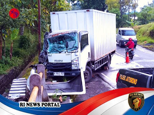 Kecelakaan Beruntun Dua Truk Rusak Pagar Jembatan Kali Dasa di Jatisrono