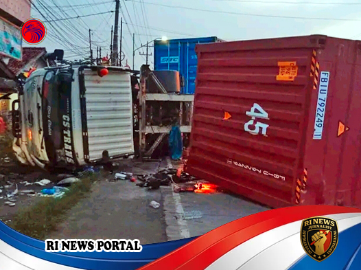 Kecelakaan Tunggal Truk Kontainer Lumpuhkan Jalur Pantura Brebes Dini Hari