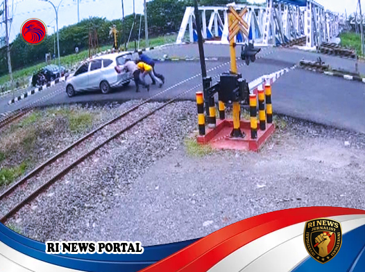 Kesigapan Perwira Polisi Selamatkan Nyawa di Perlintasan Rel Semarang