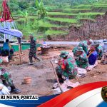 Momen Silaturahmi di Tengah Pembangunan Jembatan Gantung Garuda